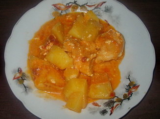 Курица с картофелем, тушенная в сметане