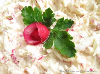 Салат из редиса с сыром и яйцами