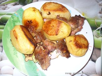Мясо и картошка, запеченные по-домашнему