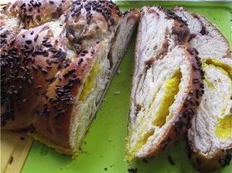 Булка с творогом