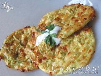 Кабачково-сырные оладьи, запечённые в духовке