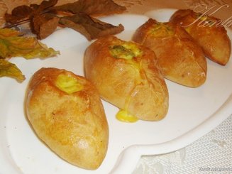 Открытые пирожки с сыром и зеленью