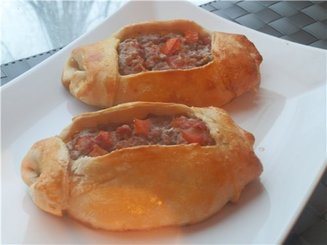 Пиде (турецкие лепешки) с фаршем, фетой и помидорами
