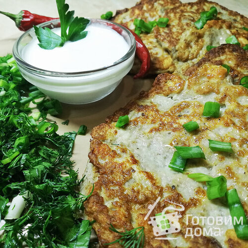 Куриные олади с грибами и сметаной