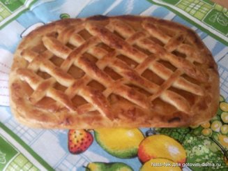 Дрожжевой пирог с яблоками и вареньем