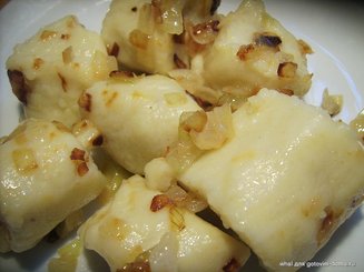 Картофельные клецки с луком