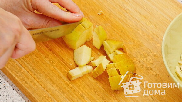 Курица в кунжуте с овощами, яблоком и медово-лимонно-горчичным соусом фото к рецепту 6
