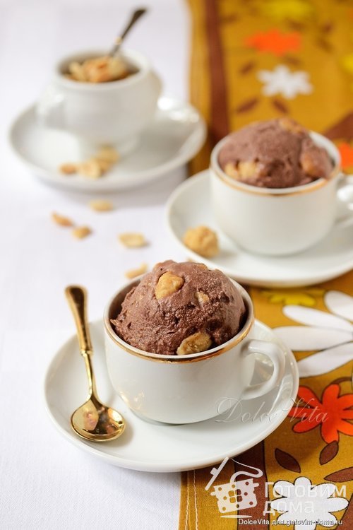 Шоколадно-арахисовое мороженое