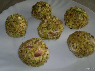 Сырные шарики с виноградом