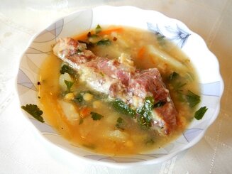 Гороховый суп с копчеными ребрышками - для гурманов