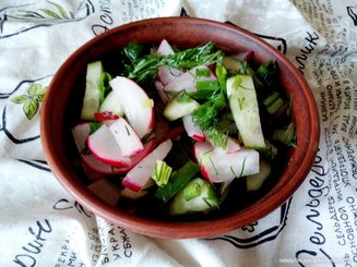 Салат из редиса с огурцами