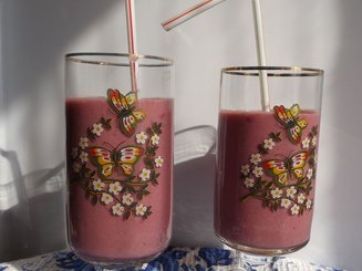 Кефирный смузи с вишней