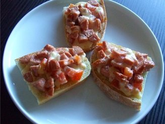 Сочная пицца - бутерброды на хрустящем батоне за 10 минут