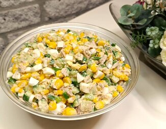 Салат с тунцом и кукурузой
