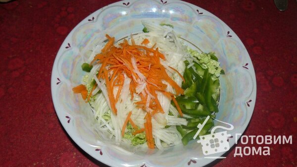 Салат из пекинской капусты с кольраби фото к рецепту 1