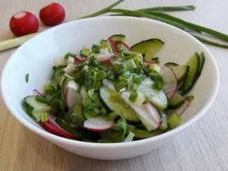 Салат из редиса с огурцами