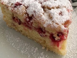 Кекс с красной смородиной