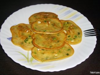 Оладьи с яйцом и зеленым луком