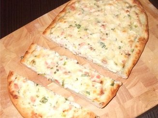 Фламмкухен из Эльзасса - пирог с луком, беконом и сыром
