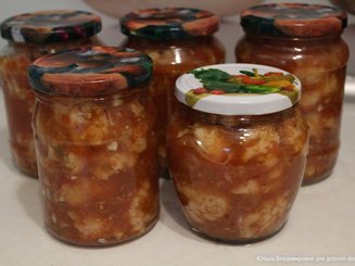 Маринованна цветная капуста с помидорами и перцем