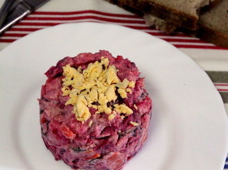 Красный мясной салат. Punane lihasalat