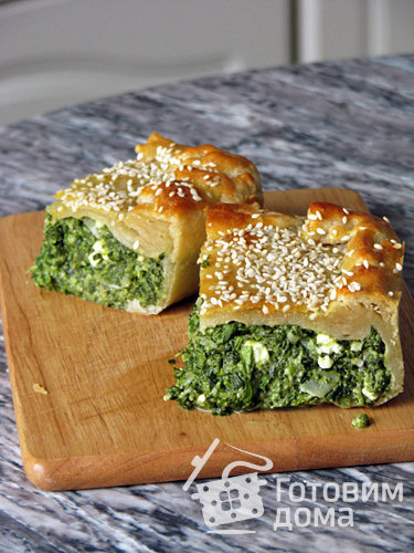 Пирог со шпинатом, сыром и кунжутом