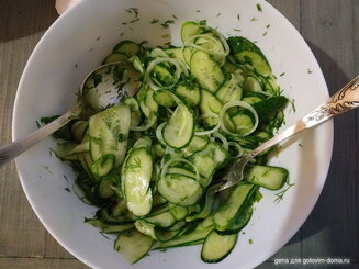 Салат из редиса с огурцами