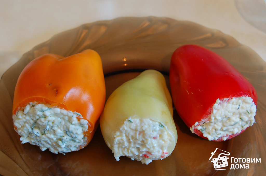 Закуска на миллион: перцы фаршированные творогом, колбасой и оливками – вкусная и легкая рецептурная идея!