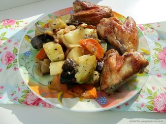 Курица запеченная с овощами