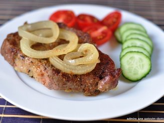 Шашлык в духовке на "луковой подушке"