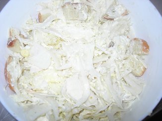 Хрустящий салат из пекинской капусты с сыром и сухариками
