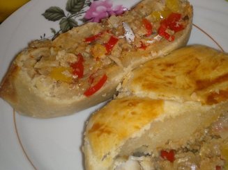 Скумбрия с овощами и грибами, запечённая в тесте