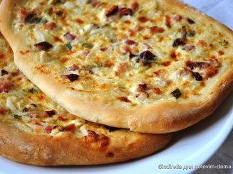 Фламмкухен из Эльзасса - пирог с луком, беконом и сыром