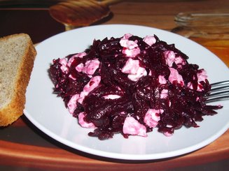 Салат из свеклы и зерненого творога
