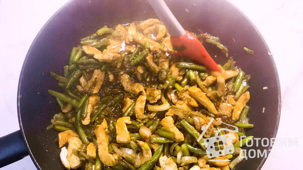 Фунчоза с курицей и овощами фото к рецепту 4