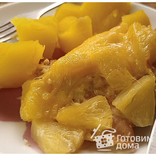 Малое куриное филе с ананасами и сыром в духовке