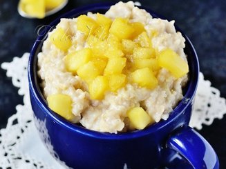 Овсяная каша с жареными яблоками