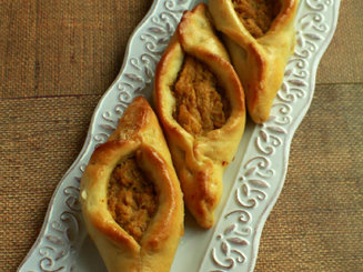 Расстегаи с капустой и яйцами
