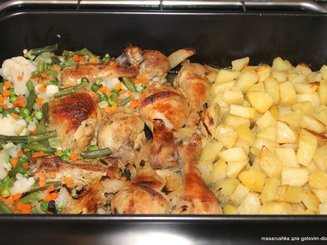 Курица запеченная с овощами