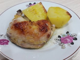 Курица с картофелем и мандаринами.