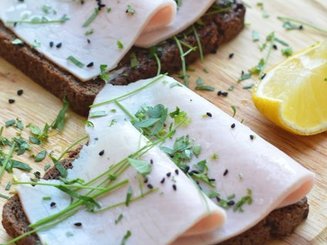 Smørrebrød - Датский бутерброд с индюшиной/куриной  нарезкой
