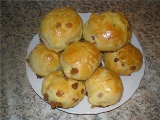 Булочки с изюмом