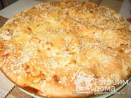Заливной пирог с колбасой и сыром фото к рецепту 3