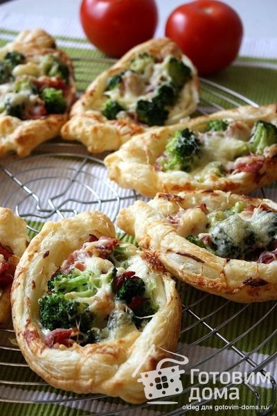 Хрустящие мини-пиццы с беконом и брокколи фото к рецепту 3