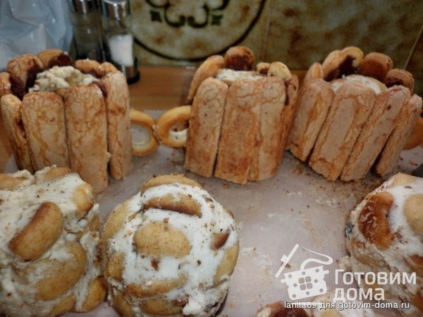 Торт &quot;Пивные кружки с бочкой пива&quot; медовые шарики фото к рецепту 7