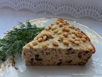 Творожная запеканка с тунцом, сыром и оливками