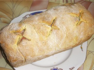 Пикантный кекс с салями, оливками и сыром