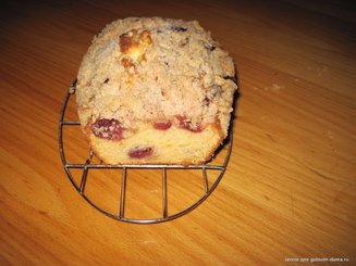 Кекс с яблоками и малиной