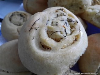 Чесночные булочки с кукурузной мукой