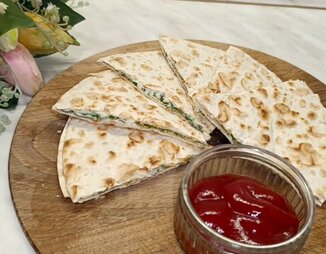 Лаваш со шпинатом и яйцом